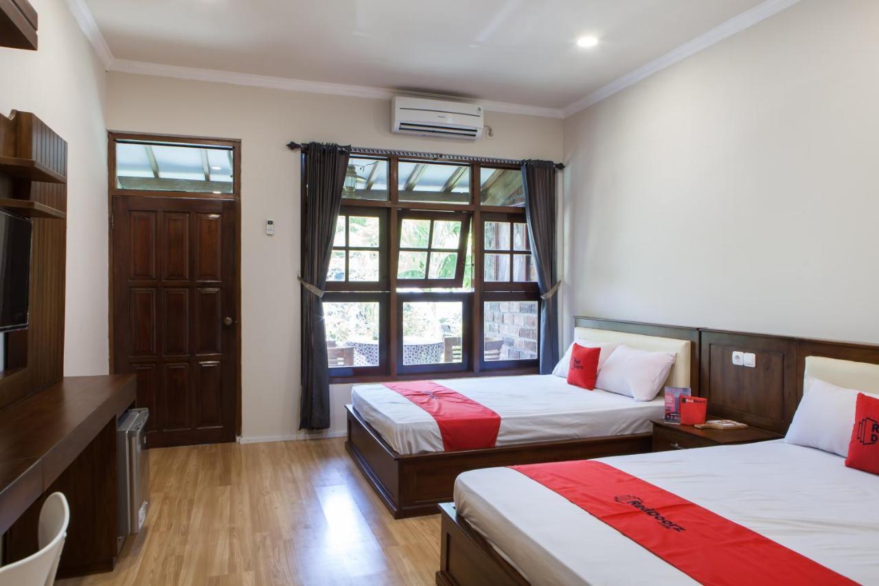 Reddoorz Plus Near Mall Roxy Banyuwangi Banyuwangi  Eksteriør billede