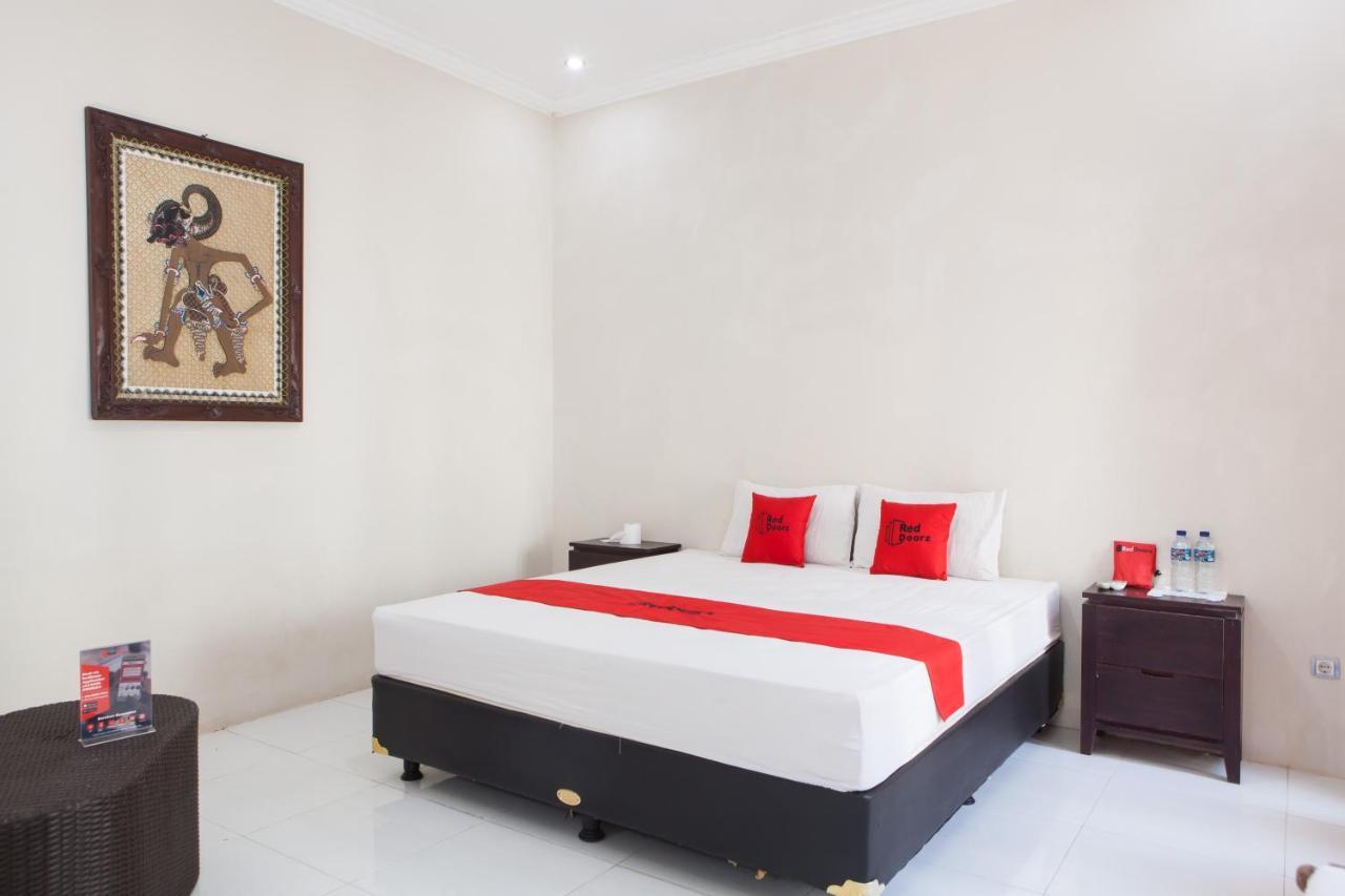 Reddoorz Plus Near Mall Roxy Banyuwangi Banyuwangi  Eksteriør billede